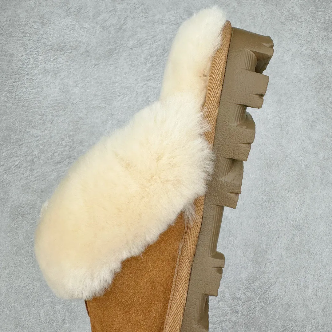 Pick up locally 💰 400 UGG slippers 5125 Star drag autumn and winter sheep fur integrated snow boots. All shoes are made from the same factory as ZP. Longfeng A-grade Australian imported sheep fur integrated brand OEM production line fully follows the ZP process flow. OEM original pattern maker adheres to the principle of no original shoes and no development selection. Pay attention to every detail. The most authentic version on the market TREADLITE "Light Wing" technology outsole Lightweight/durable/flexible/pile size: 35 36 37 38 39 40 Coding: by2936040